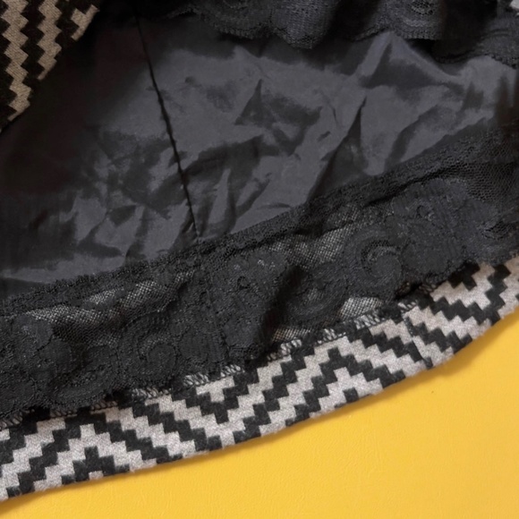 Trina Turk Gray Chevron / Herringbone Dress, Size 6 - Picture 4 of 4